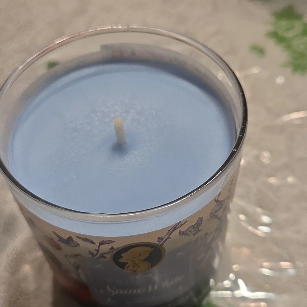 Nwt Bath & Body Works Disney Princess Snow White Scented Candle - Blue/Gold/Red - Picture 2 of 3
